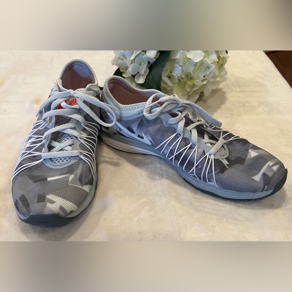Nike Training Dual Fusion Hit Camo Sneakers, Size 8.5